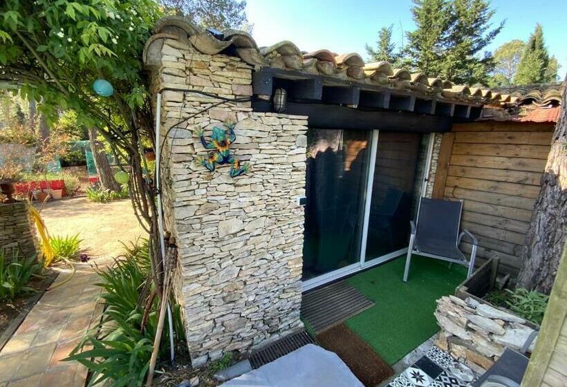 스탠다드 방갈로, Inn 4 Bears