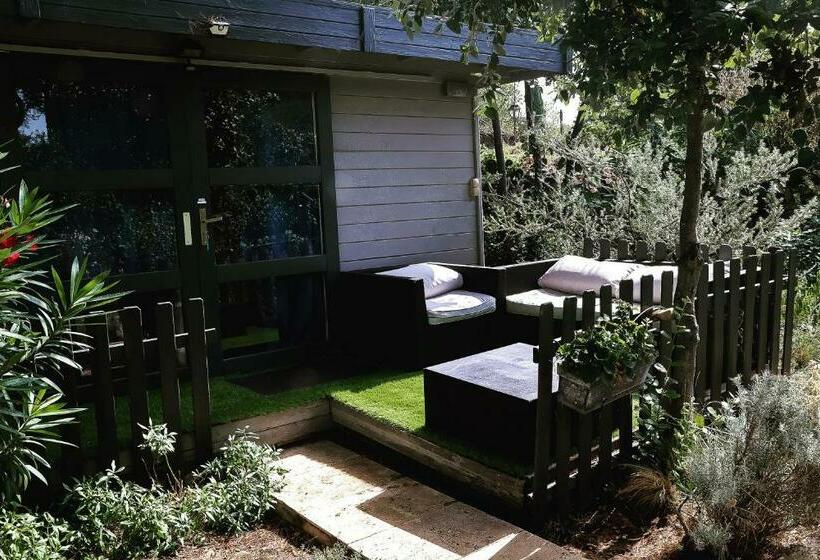 스탠다드 방갈로, Inn 4 Bears