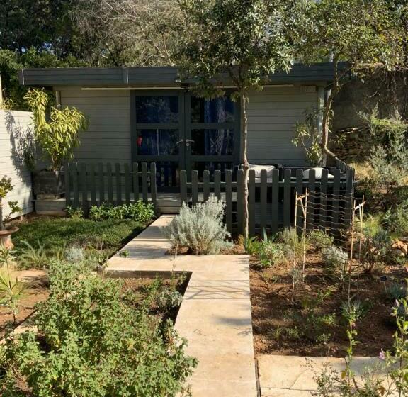 스탠다드 방갈로, Inn 4 Bears