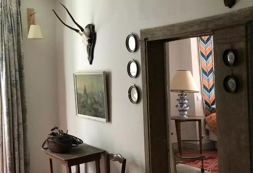 スイート, La Maison Jeanne D Arc