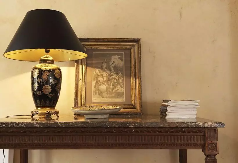 スタンダードルーム, La Maison Jeanne D Arc