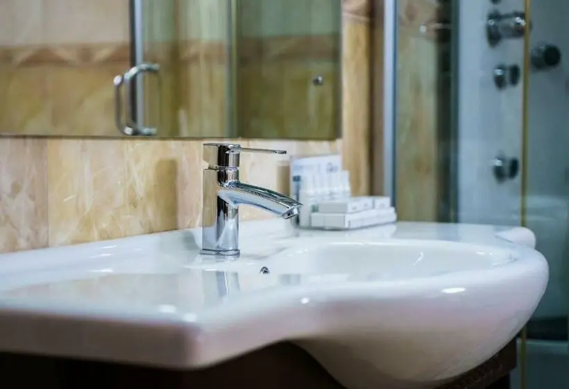 سوییت سوپریور, Grand Hotel Orient Braila