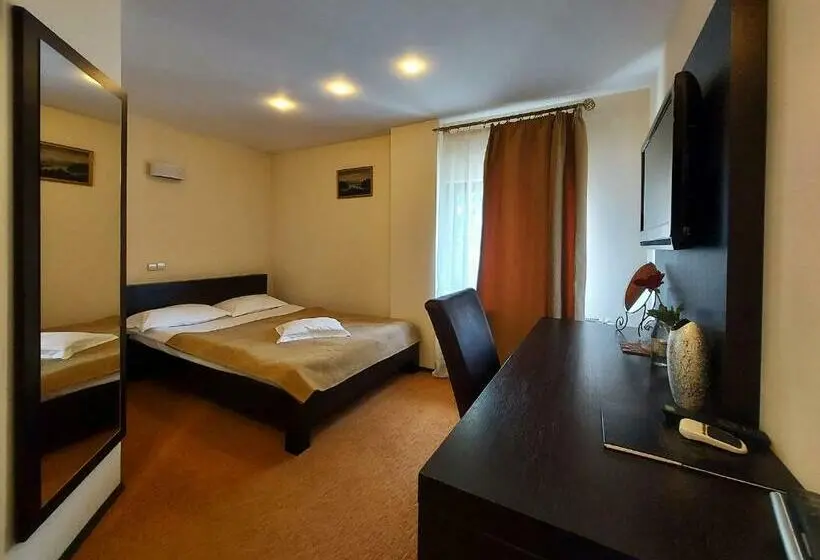اتاق استاندارد یک نفره, C&c Karo Resort
