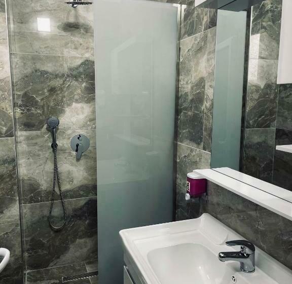 סוויטה משפחתית, Frida