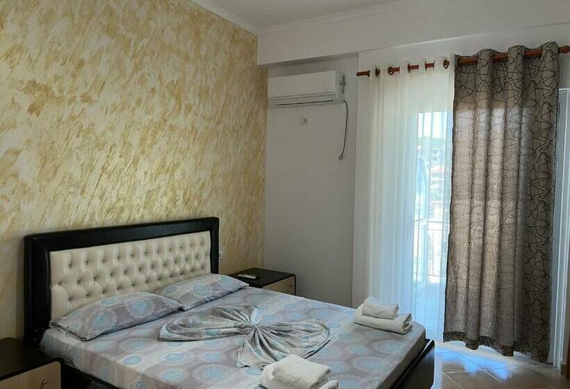 חדר סטנדרט לארבעה, Frida