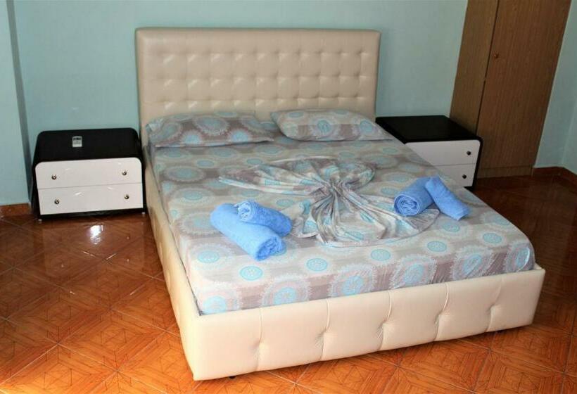 חדר סטנדרט לארבעה, Frida