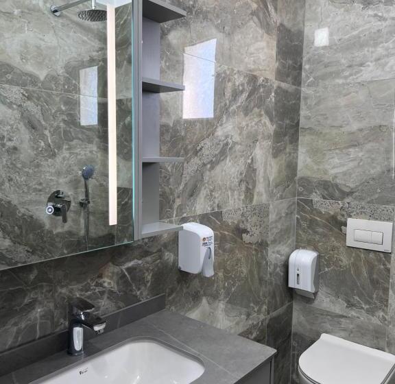 סוויטה משפחתית, Frida