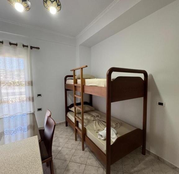 חדר משפחתי דלוקס, Frida