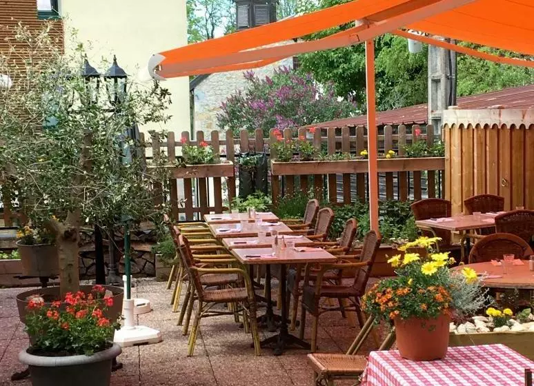 اتاق استاندارد سه نفره, Hôtel Restaurant La Ferme Du Père François
