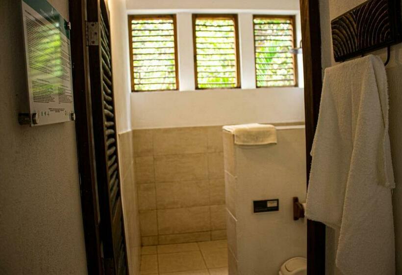 اتاق استاندارد سه نفره, Hukumeizi