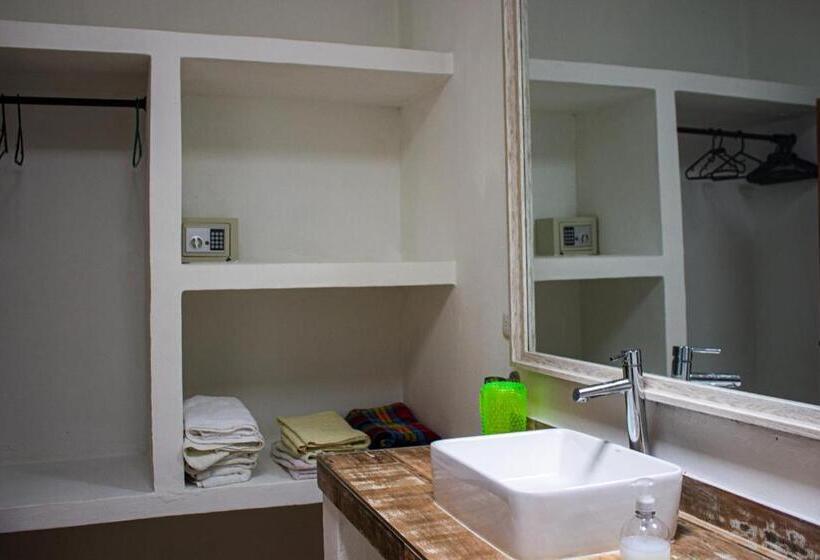 سوییت لوکس, Hukumeizi