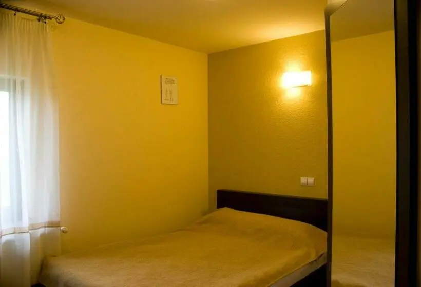 اتاق استاندارد یک نفره, C&c Karo Resort