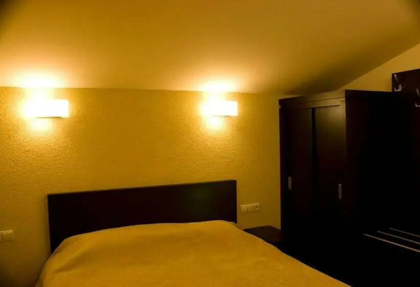 اتاق استاندارد یک نفره, C&c Karo Resort