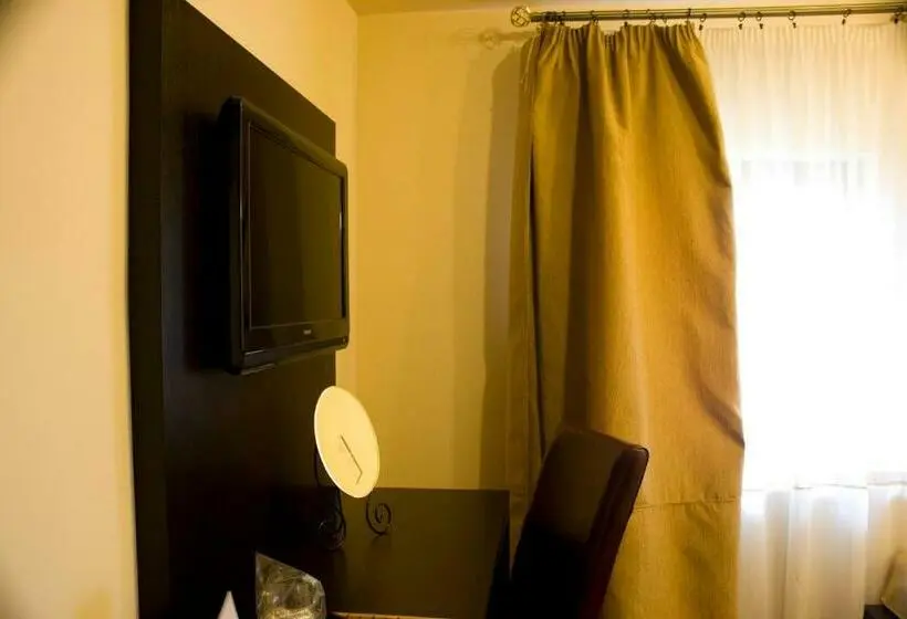 اتاق استاندارد یک نفره, C&c Karo Resort