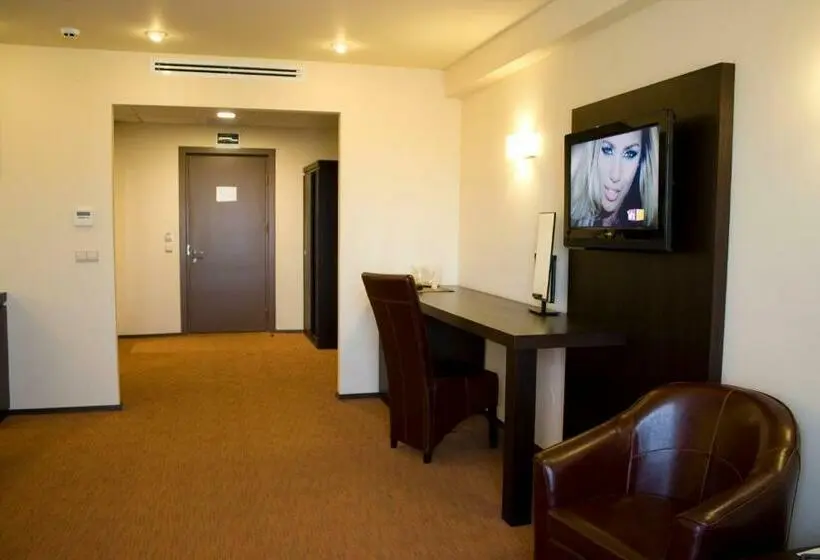 اتاق استاندارد, C&c Karo Resort