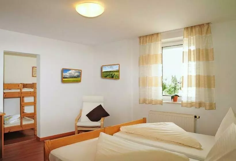 Standard Neljän Hengen Huone, Löwenhof