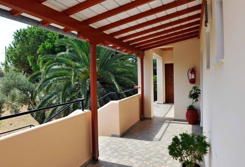 스탠다드 스튜디오 풀장 전망, Marina