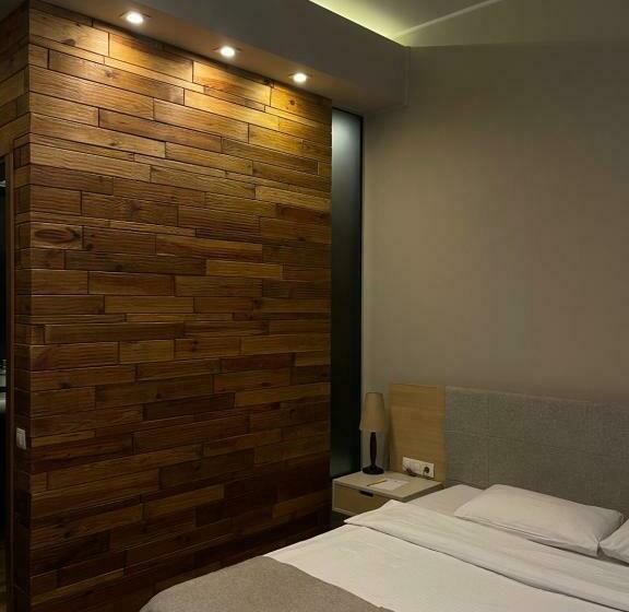 اتاق عادی, Poet Art