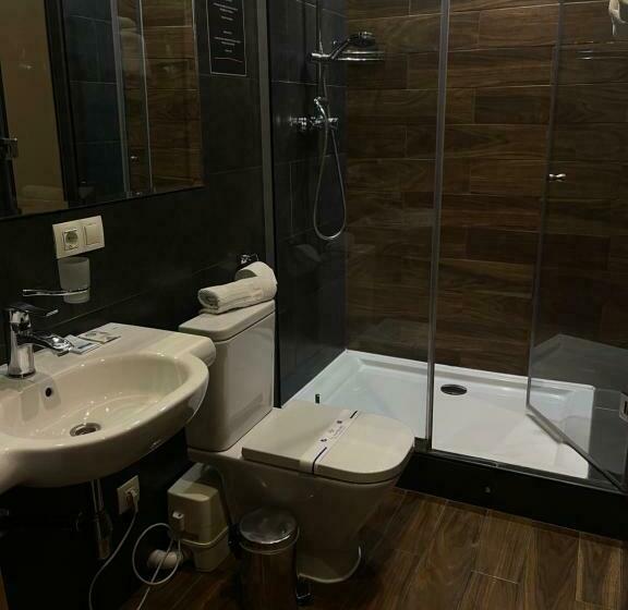 اتاق عادی, Poet Art