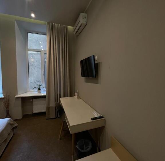 اتاق عادی, Poet Art