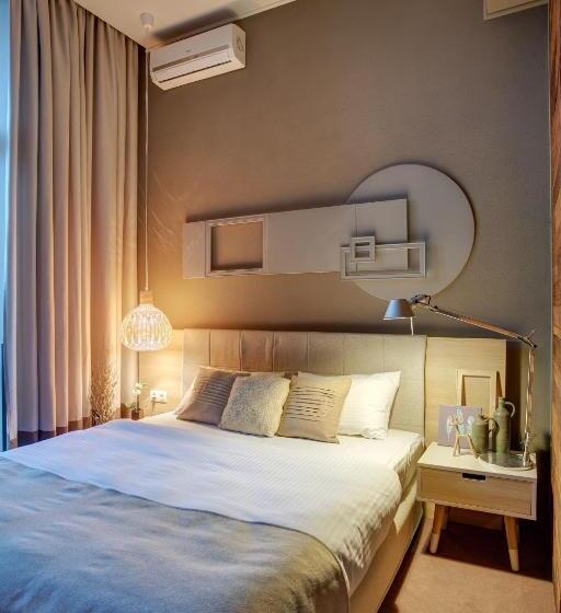 اتاق عادی, Poet Art