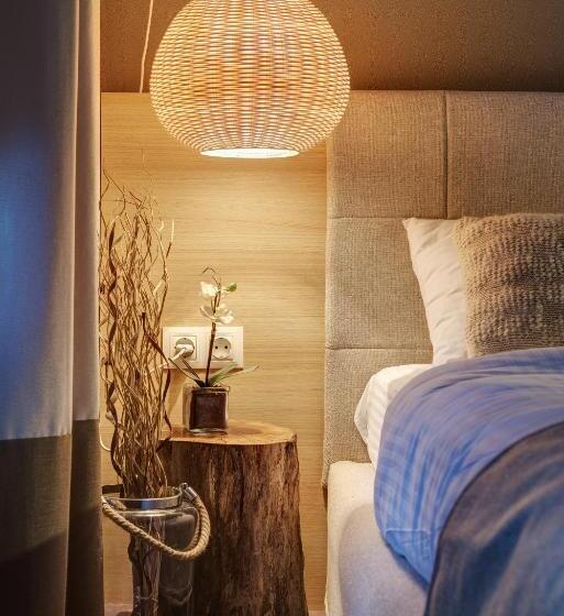 اتاق عادی, Poet Art