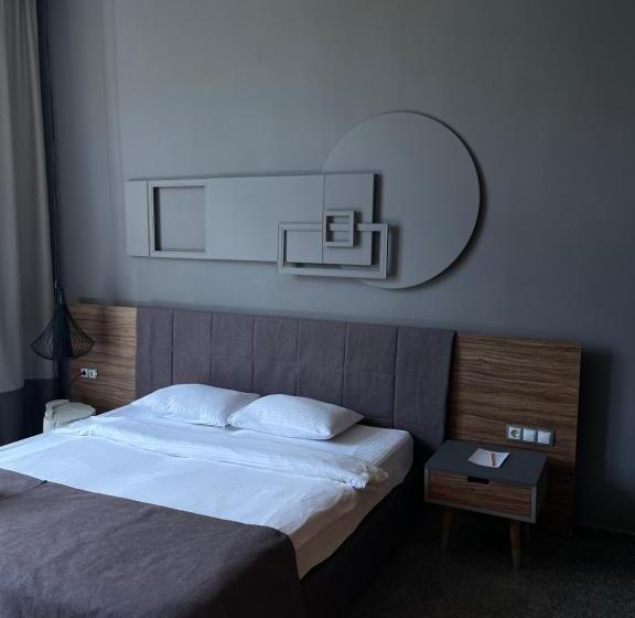 اتاق سوپریور با چشمانداز شهر, Poet Art