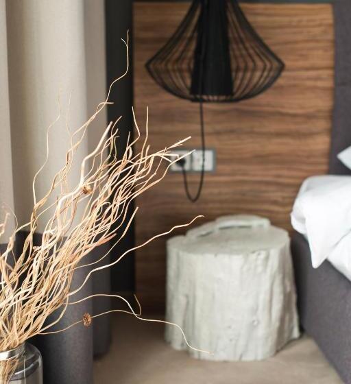 اتاق سوپریور با چشمانداز شهر, Poet Art