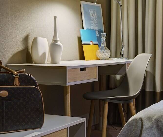 اتاق استاندارد, Poet Art