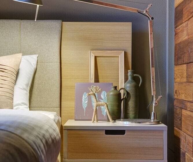 اتاق استاندارد, Poet Art