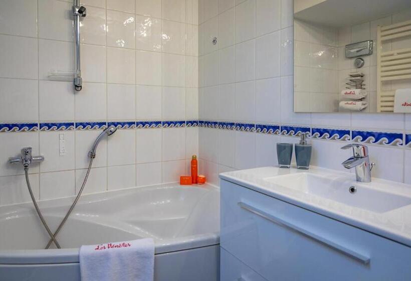 חדר סטנדרט נוף לים עם מרפסת, Restaurant Les Venetes