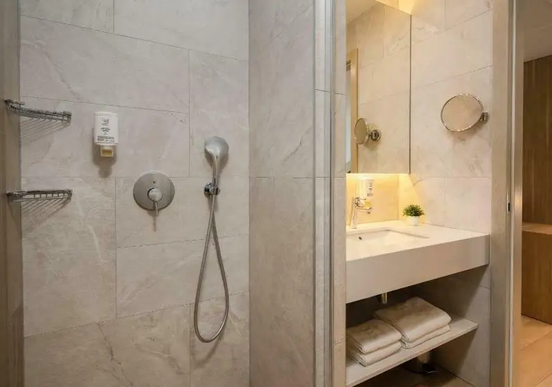 Quarto Ático, Tamaris
