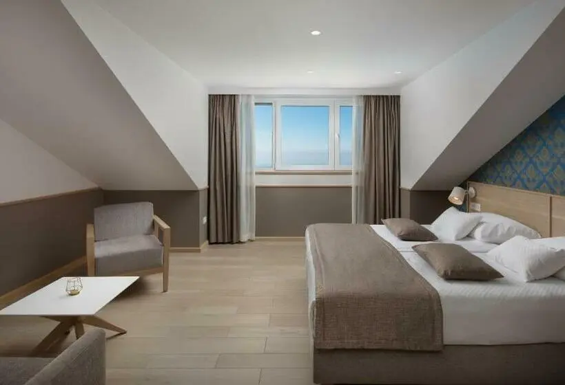 Quarto Ático, Tamaris