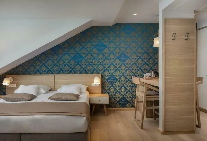 Quarto Ático, Tamaris