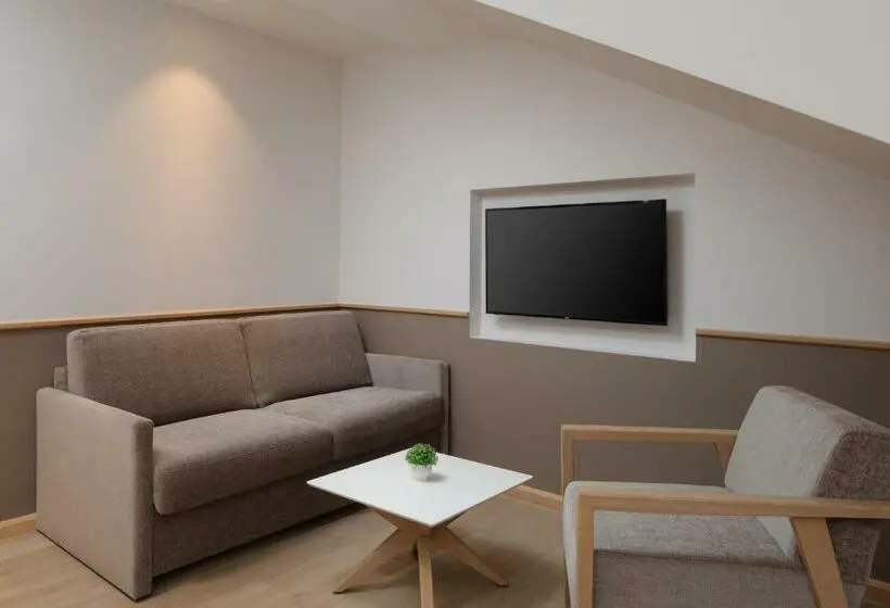 Quarto Ático, Tamaris