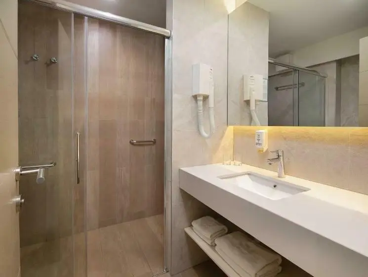 Quarto Superior com Sacada, Tamaris