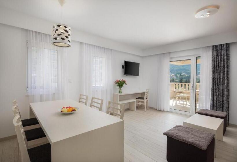 شقة غرفتين نوم إطلالة جانبية على البحر, Tamaris