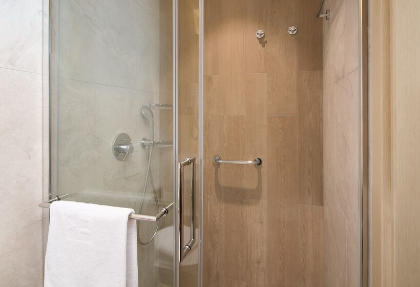 غرفة دور أخير, Tamaris