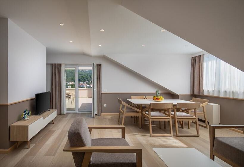 غرفة دور أخير, Tamaris