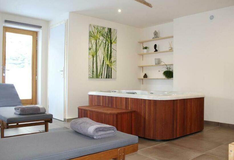 חדר סטודיו סטנדרד, Yak Avenir