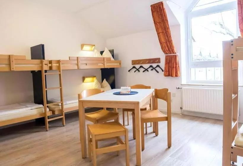 Standard Neljän Hengen Huone Jaettu Kylpyhuone, Jugendherberge Kappeln