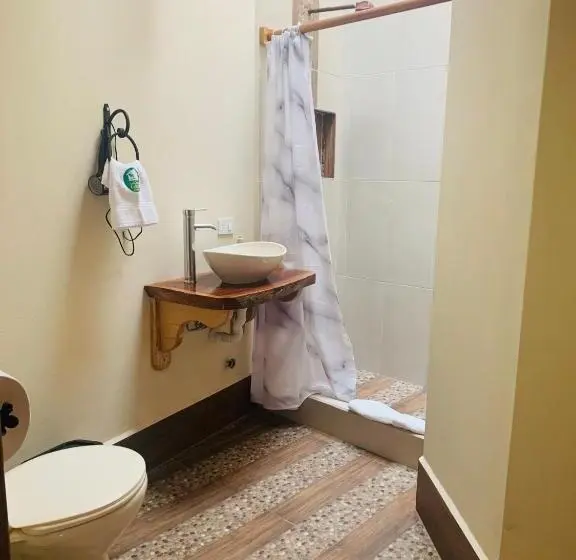 ベーシックトリプルルーム, La Casa De Cecilia Mindo