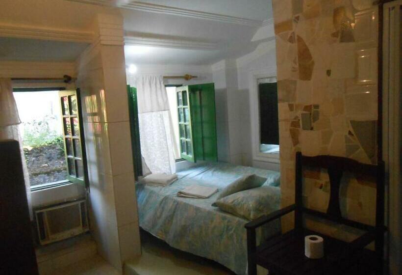 标准三人间, Meson Pousada