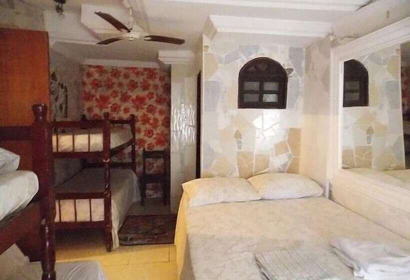 标准三人间, Meson Pousada