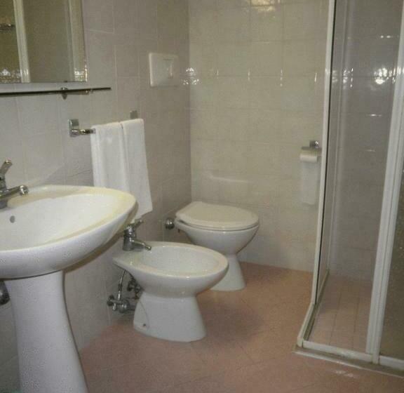 اتاق خانوادگی با چشم‌انداز جانبی دریا, Bertha Fronte Mare