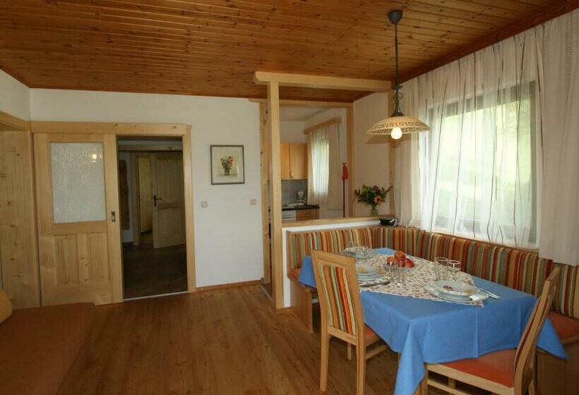 شقة غرفتين نوم مزودة بشُرفة, Biobauernhof Nussbaumer