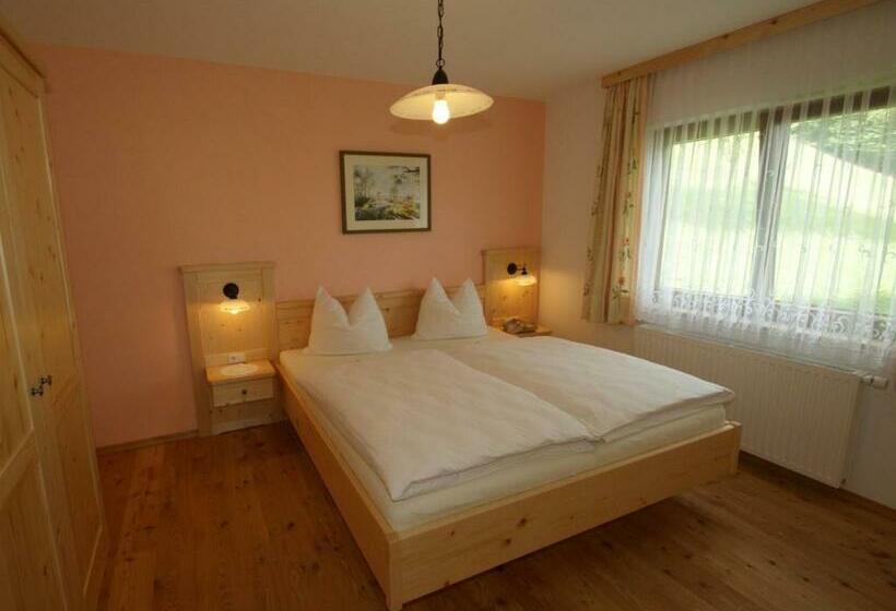 شقة غرفتين نوم مزودة بشُرفة, Biobauernhof Nussbaumer