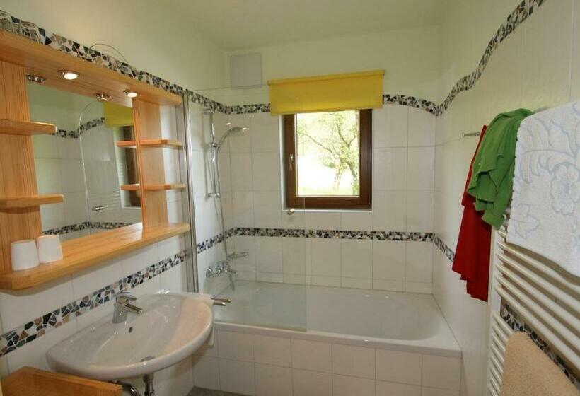 شقة غرفتين نوم مزودة بشُرفة, Biobauernhof Nussbaumer