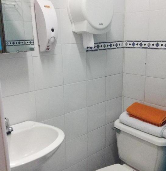 スタンダードスタジオ, Casa Posada Amelia