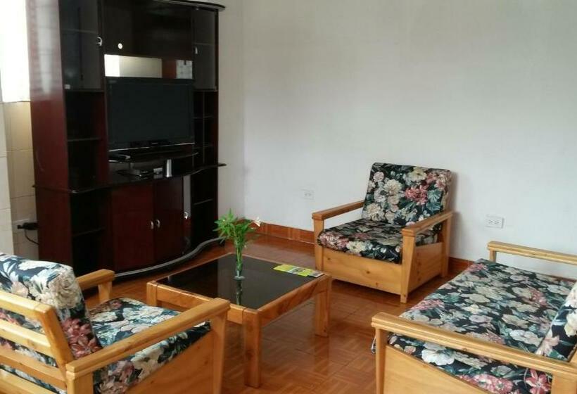 سوییت, Hostal El Parque Tababela